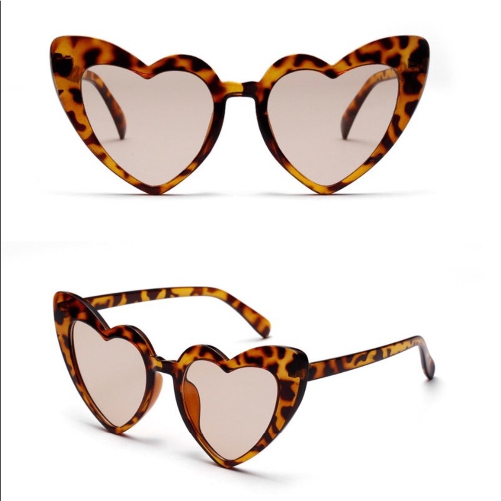 *Last Pair* NEW Heart Shaped Sunglasses - Picture 2 of 5